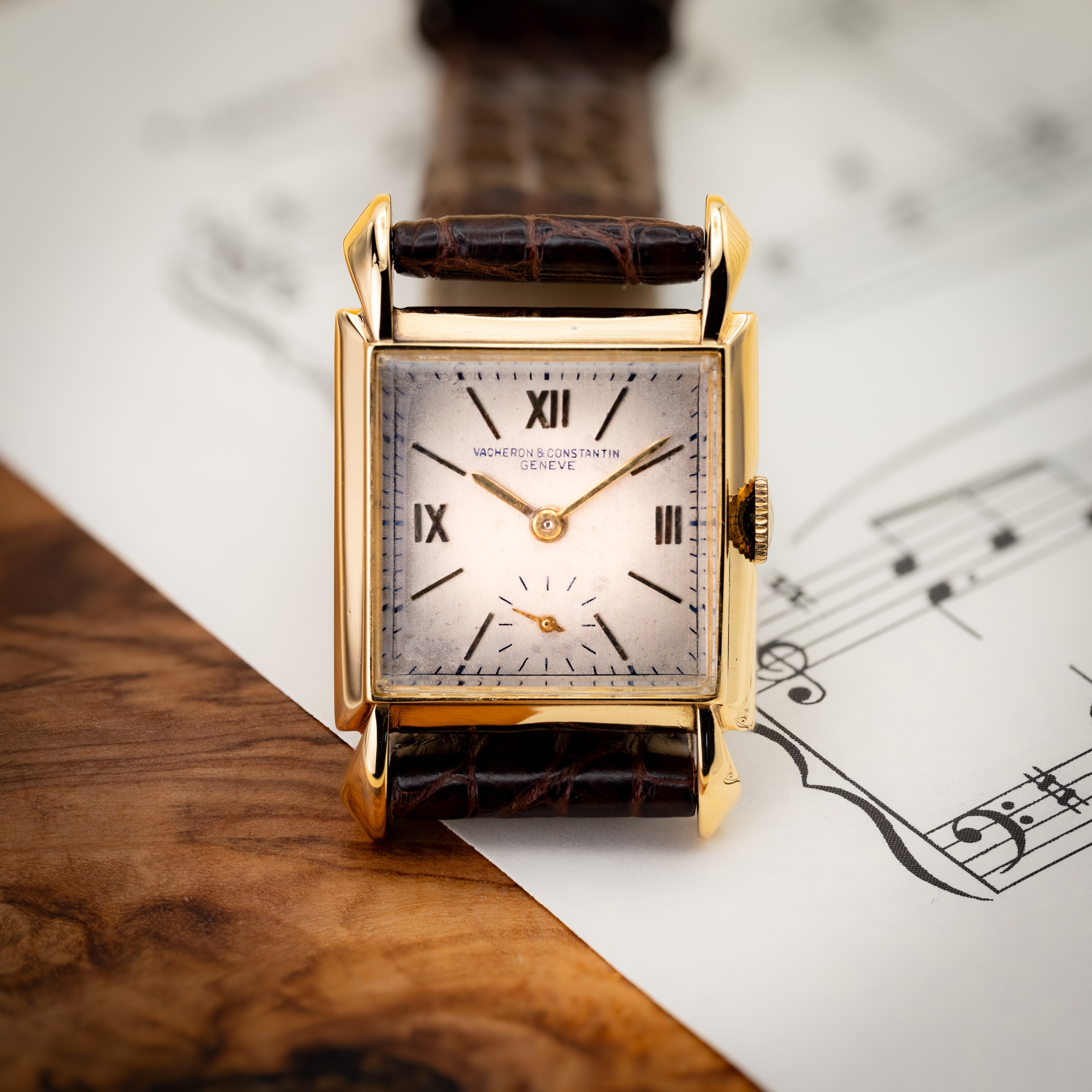 Vacheron Constantin Vintage Uhr aus den 1930ern auf Notenblättern